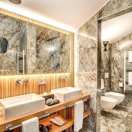 Dbh - Boutique Hotell 4*